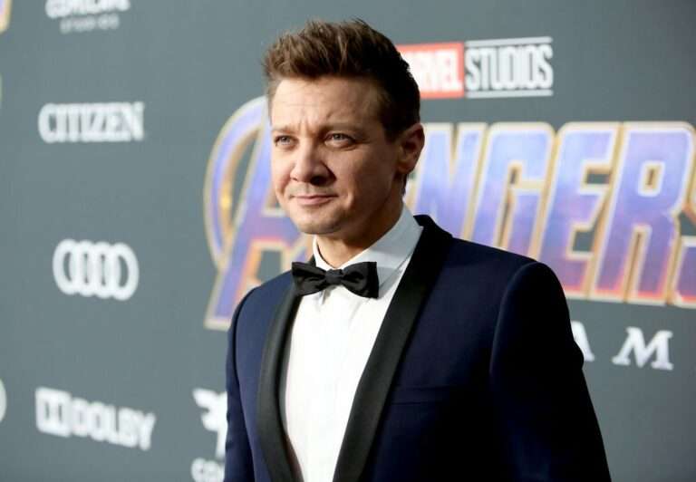 Jeremy Renner Says The Original Avengers Are Family To Him