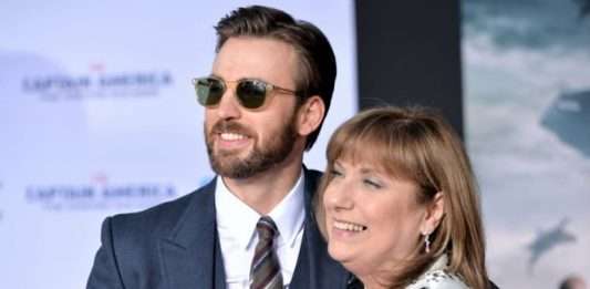 Chris-Evans-With-His-Mother-Lisa.jpg