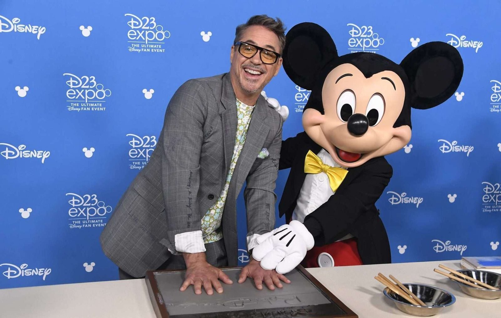 robert-downey-jr-at-disneyland.jpg
